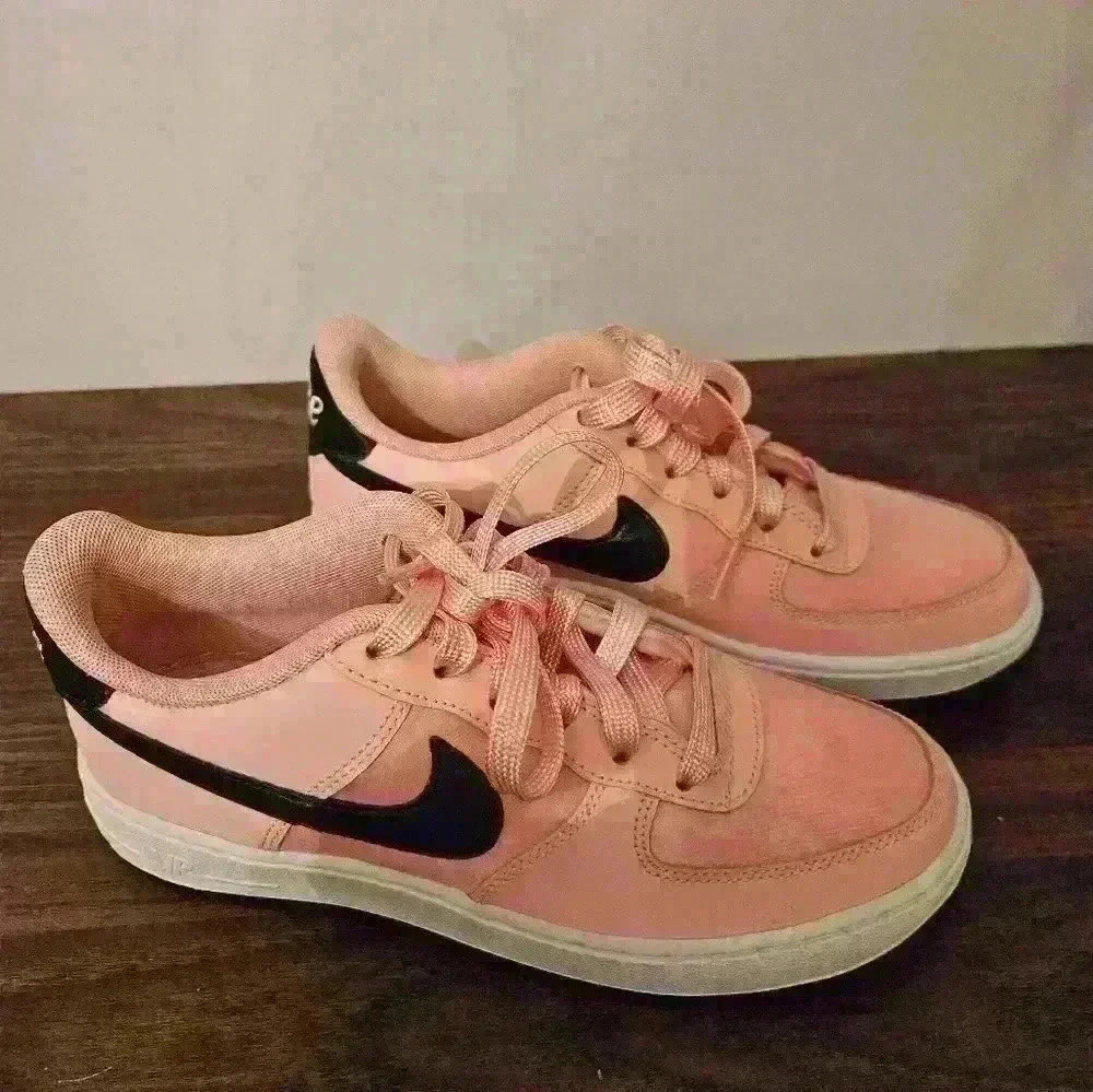 Nike Air Force 1 Valentine Day Bleached Coral Low Top Sneaker 4Y BQ6980-600 - Picture 2 of 12